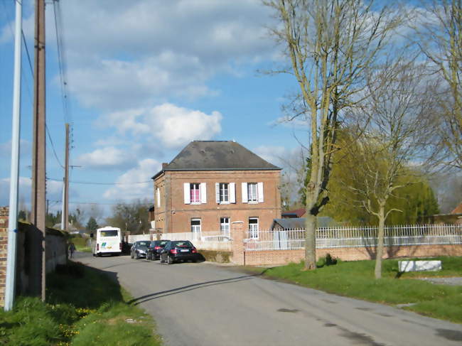 L'école et la mairie - Biencourt (80140) - Somme