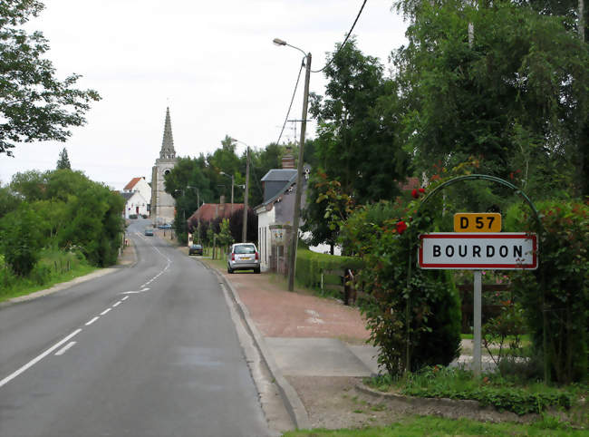 L'entrée dans la commune, en venant de Hangest-sur-Somme - Bourdon (80310) - Somme
