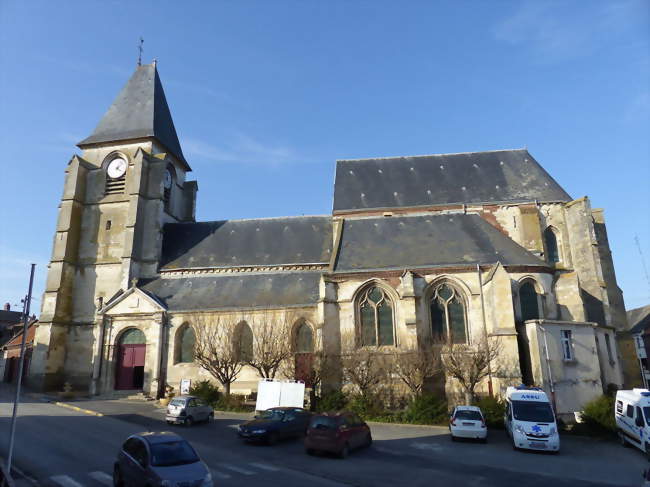 L'église Saint-Nicolas, vue depuis l'office du tourisme - Bray-sur-Somme (80340) - Somme