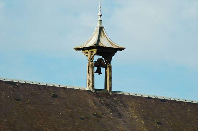 Cloche de l'ancienne école communale - Brucamps (80690) - Somme