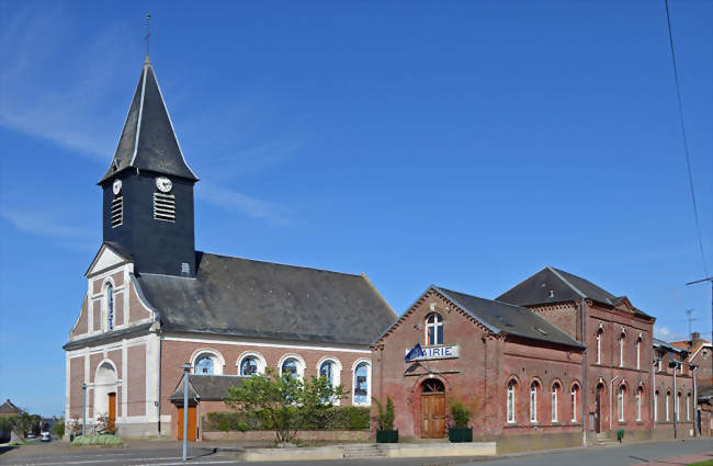 L'église et la mairie - Candas (80750) - Somme