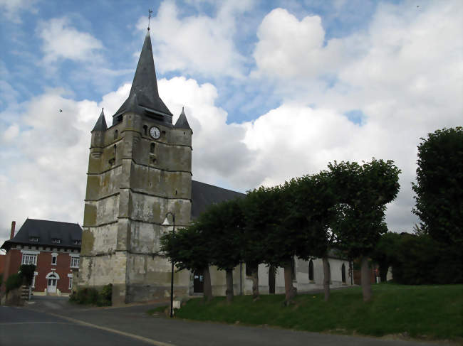 L'église Saint-Nicolas, sur le côté de la place - Cappy (80340) - Somme