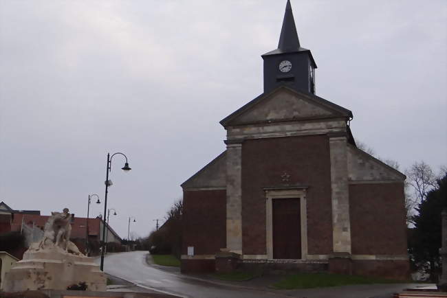 Chipilly, l'église et le monument à la 58e Division britannique - Chipilly (80800) - Somme