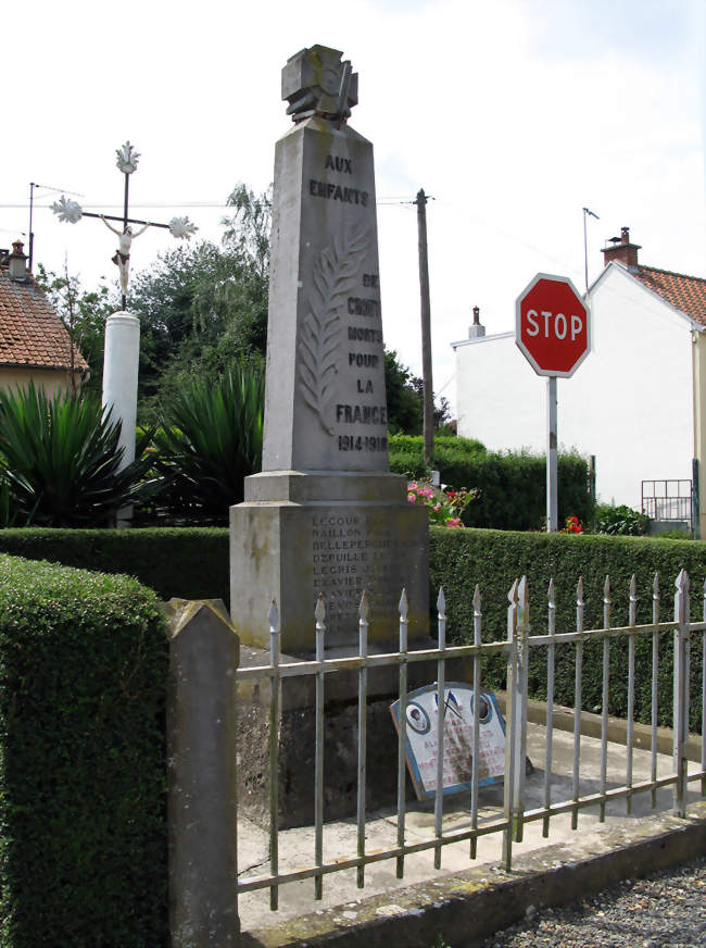 Le monument aux morts et le calvaire - Crouy-Saint-Pierre (80310) - Somme