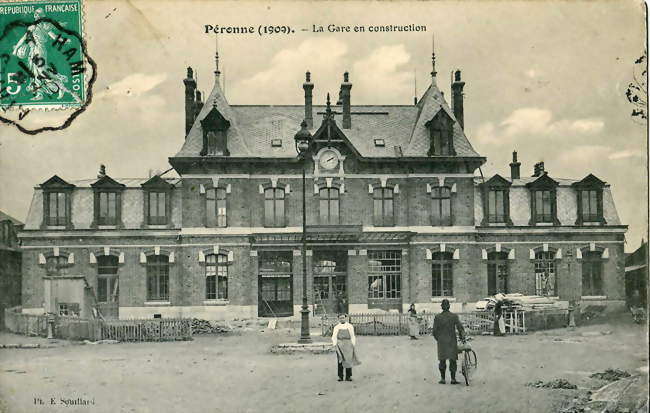 La gare de Péronne - Flamicourt en construction, en 1909, sur la ligne de Saint-Just-en-Chaussée à Douai - Doingt (80200) - Somme
