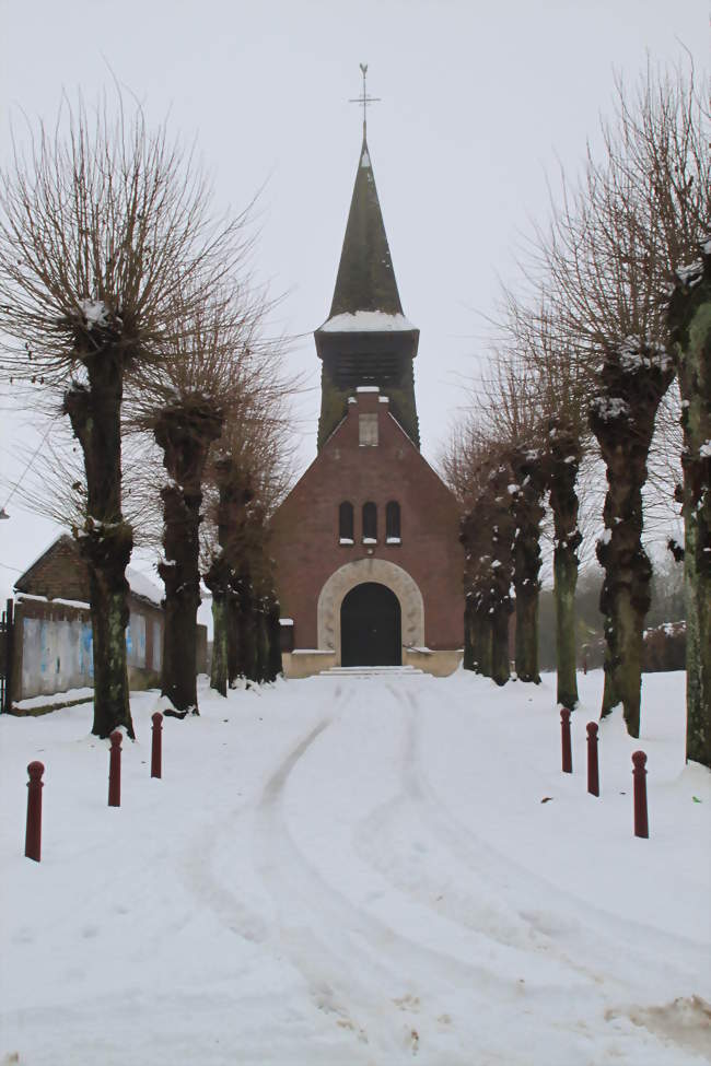 Allée de l'église bordée de trognes de tilleul - Mesnil-Bruntel (80200) - Somme
