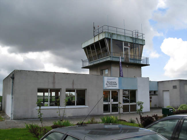 La tour de contrôle de l'aérodrome - Estrées-Mons (80200) - Somme