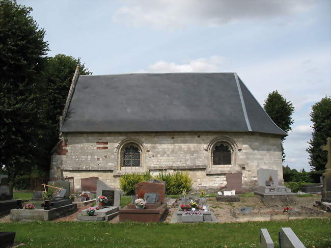 Chapelle Notre-Dame O Pie, entourée de tombes anciennes et nouvelles - Pierregot (80260) - Somme