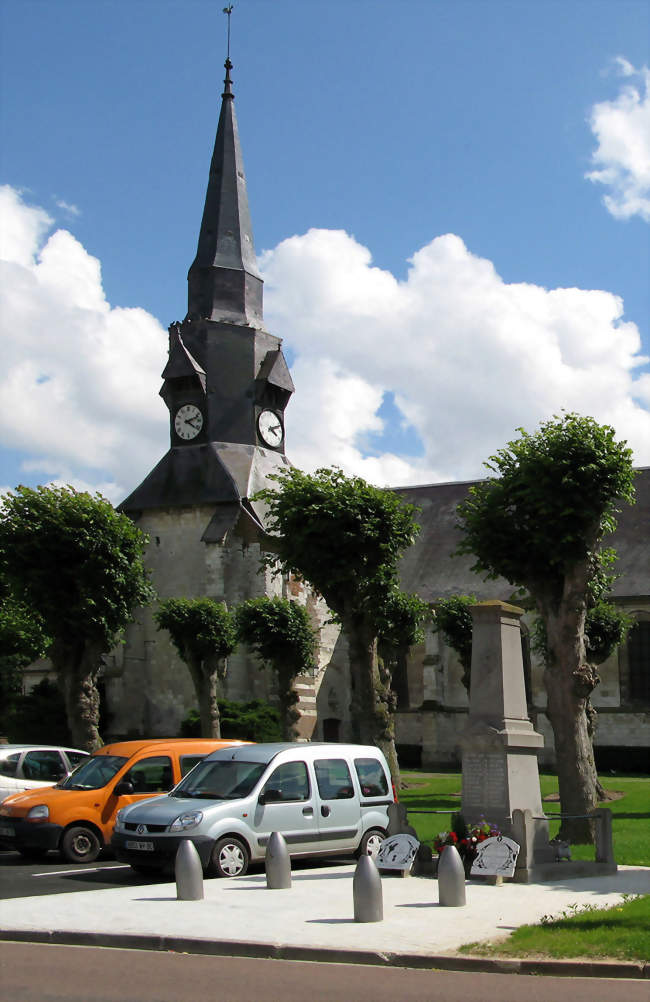 L'église et le monument aux morts - Revelles (80540) - Somme