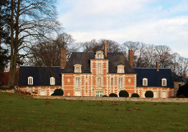 Le château, aperçu depuis la route venant de Mouflers - Vauchelles-lès-Domart (80620) - Somme