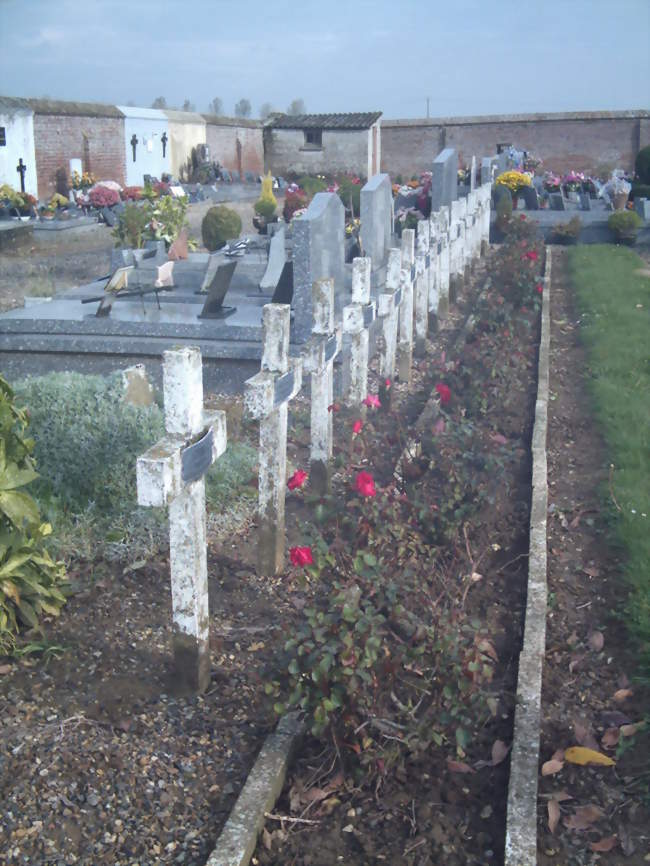 Le carré militaire du 1er Bataillon de Chasseurs au cimetière municipal - Vermandovillers (80320) - Somme