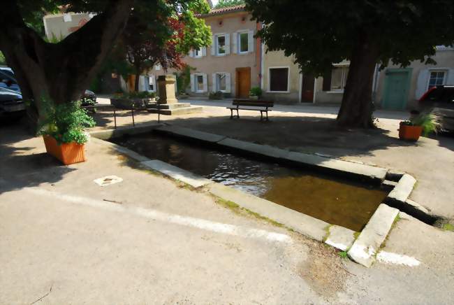 Lavoir, Durfort (81540) - Crédit: F@M (CC by SA)