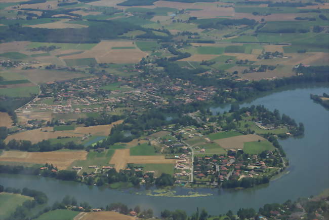 Vue aérienne de Lagrave - Lagrave (81150) - Tarn