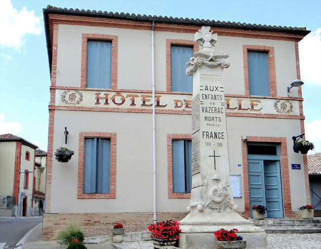 Hôtel de ville et monument aux Morts - Vazerac (82220) - Tarn-et-Garonne