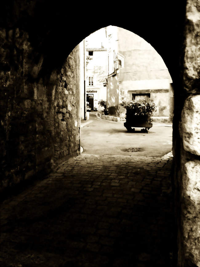 Vue d'une rue de Cabasse - Cabasse (83340) - Var