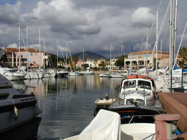 Un aperçu du port - Cogolin (83310) - Var