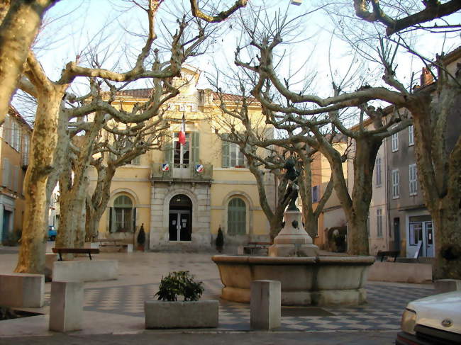 Place de la Libération - Collobrières (83610) - Var