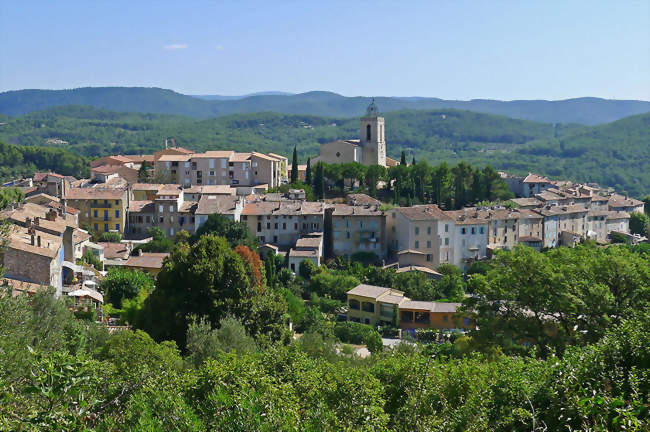 Vue du village depuis le chemin de la Colle - Flayosc (83780) - Var