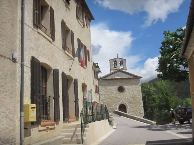 Mairie et église de La Martre - La Martre (83840) - Var