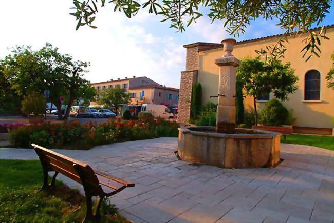 Marché provençal des Salles-sur-Verdon