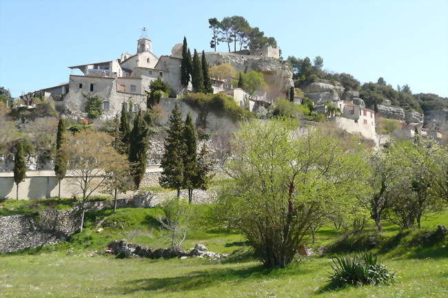Vue du village par le nord ouest - Le Beaucet (84210) - Vaucluse