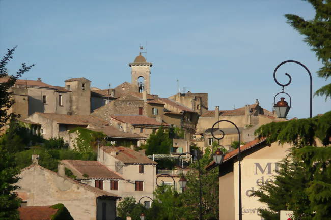 Vue d'ensemble du vieux village Châteauneuf-du-Pape - Châteauneuf-du-Pape (84230) - Vaucluse