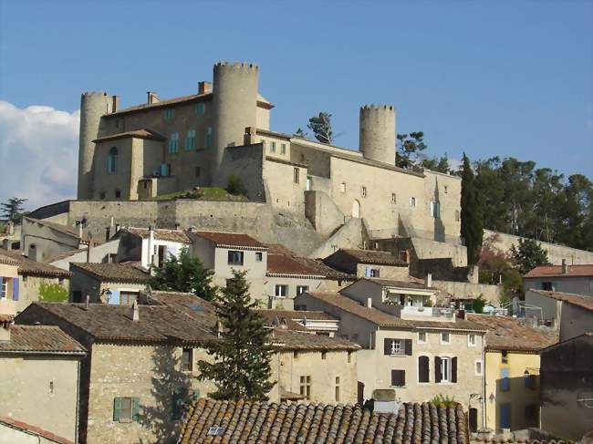Le château surplombant le village - Mirabeau (84120) - Vaucluse