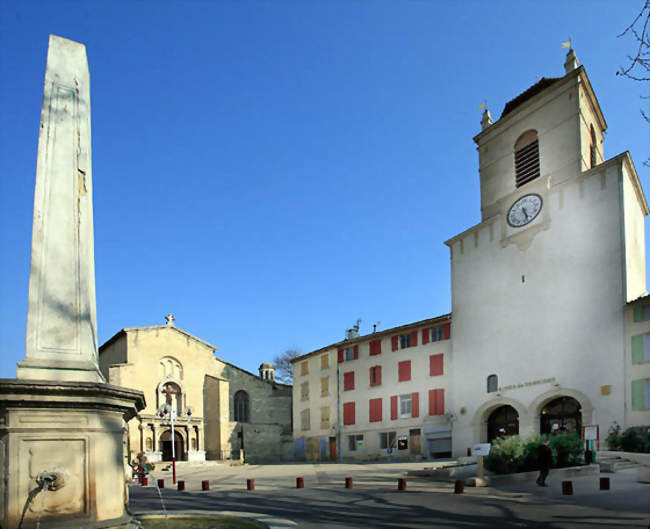 Église et office de tourisme - Pertuis (84120) - Vaucluse