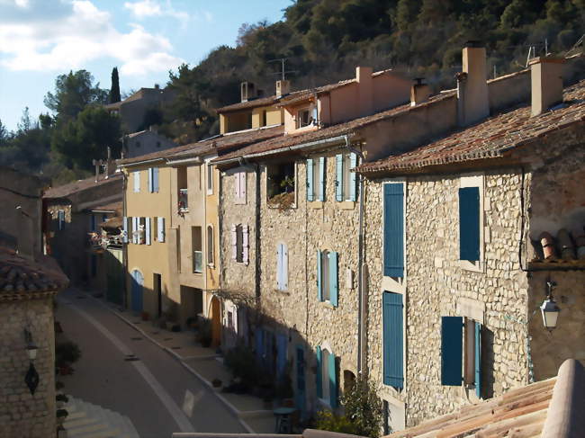 Rue principale de Vitrolles - Vitrolles-en-Lubéron (84240) - Vaucluse