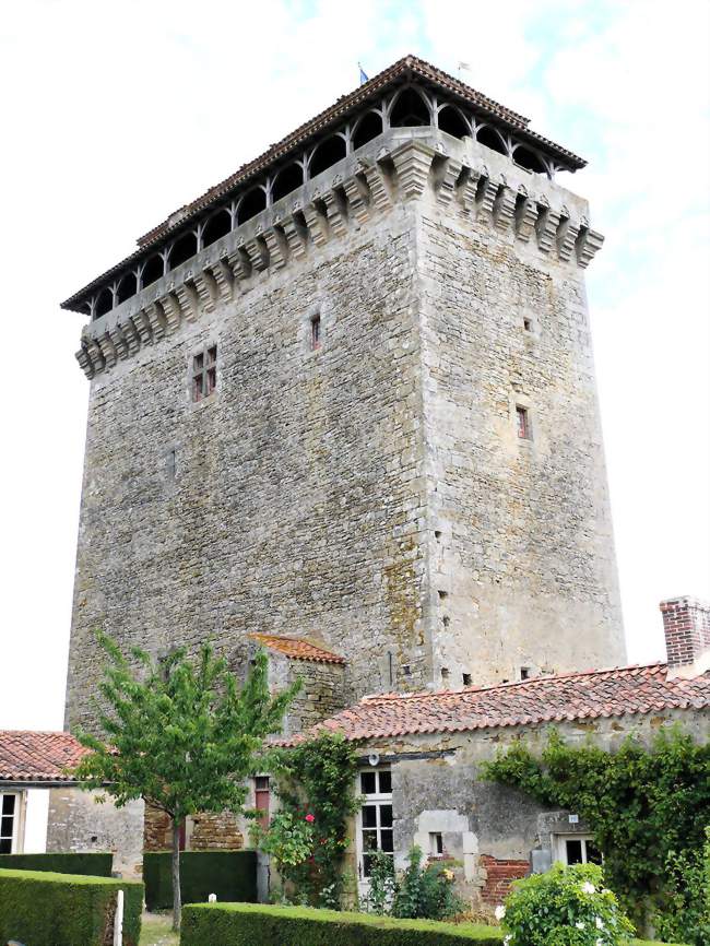 Donjon - Bazoges-en-Pareds (85390) - Vendée