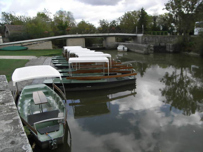 Le port et l\'écluse sur la Sèvre Niortaise à Maillé (crédit photo: Tux-Man)