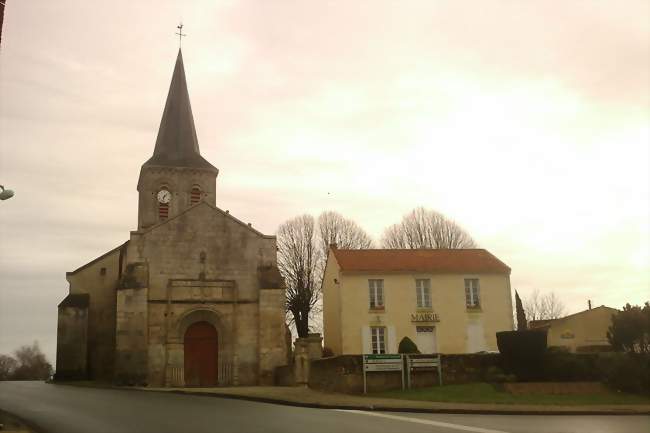 Église Saint-Rémi et la mairie - Pouillé (85570) - Vendée