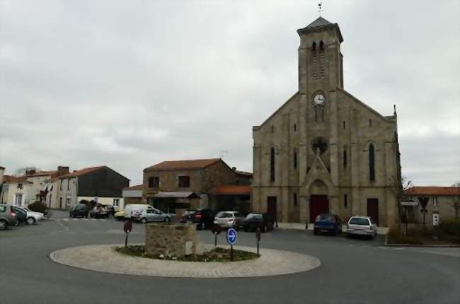 Eglise et giratoire dans Saint-Aubin-des-Ormeaux