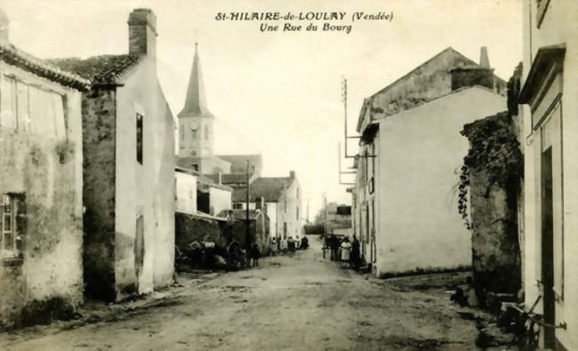 Une rue du bourg, début 1900 - Saint-Hilaire-de-Loulay (85600) - Vendée