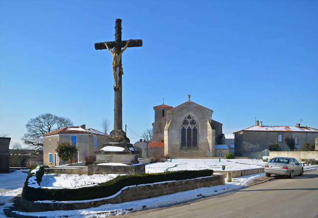 Calvaire et église - Saint-Michel-le-Cloucq (85200) - Vendée
