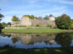 photo MONTAIGU - DE LOUIS XI A CLEMENCEAU   / LES VISITES GUIDÉES DE PAULINE