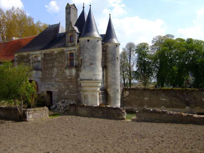 Le corps de garde à l'entrée du château - Coussay (86110) - Vienne