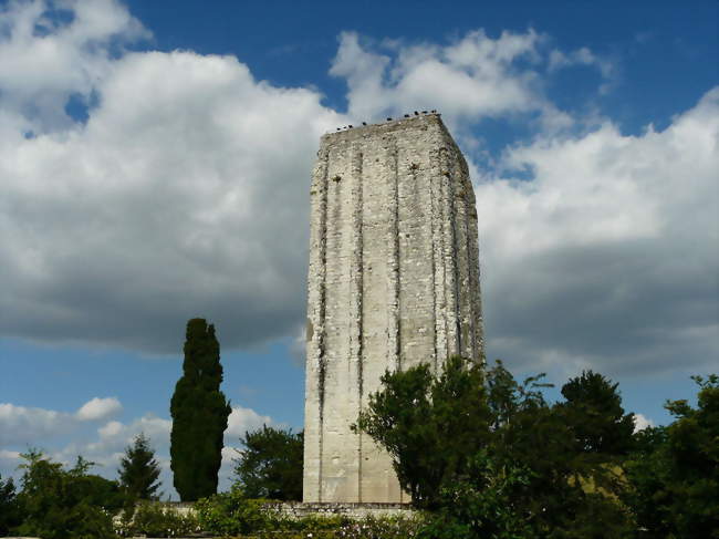 La Tour carrée, monument emblématique de Loudun - Loudun (86200) - Vienne