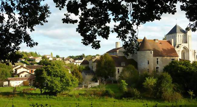 Village et abbaye de Nouaillé-Maupertuis - Nouaillé-Maupertuis (86340) - Vienne