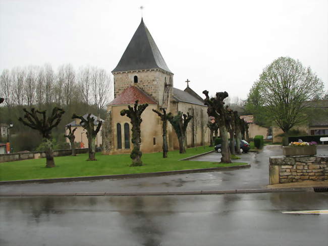 Vue arrière de l'église - Vaux (86700) - Vienne