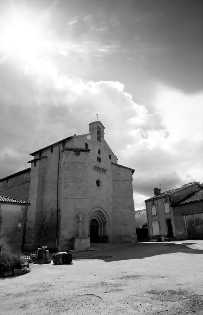 L'église fortifiée du XIIe siècle - Blond (87300) - Haute-Vienne