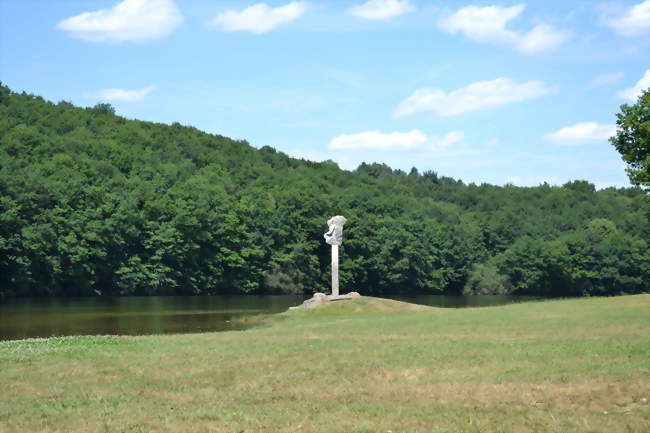 Vue du lac artificiel Sainte-Hélène - Bujaleuf (87460) - Haute-Vienne