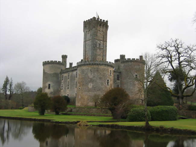 Dournazac, Château de Montbrun - Dournazac (87230) - Haute-Vienne