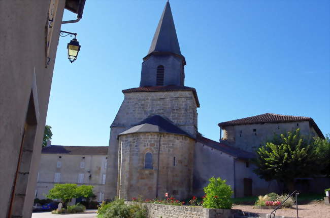 Le bourg de Marval avec l'église - Marval (87440) - Haute-Vienne