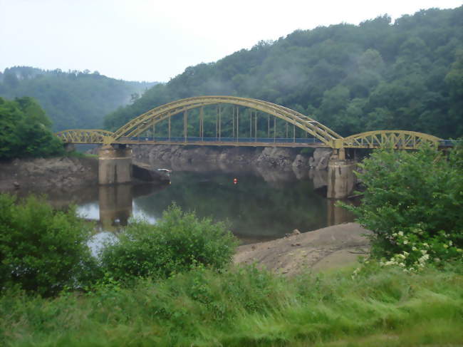 Le Pont du Dognon sur le Taurion, qui relie Saint-Laurent-les-Églises et Le Châtenet-en-Dognon - Saint-Laurent-les-Églises (87240) - Haute-Vienne