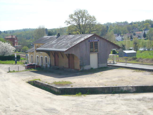 La gare, sur la voie Limoges-Angoulême - Saint-Victurnien (87420) - Haute-Vienne