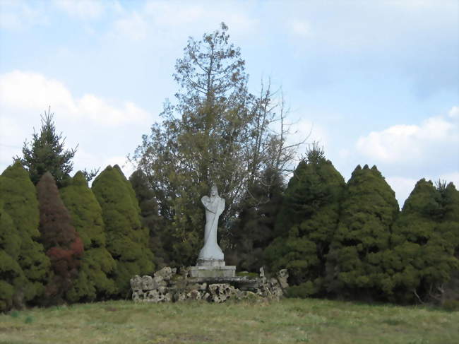 Statue représentant la Vierge et Jésus - Bayecourt (88150) - Vosges