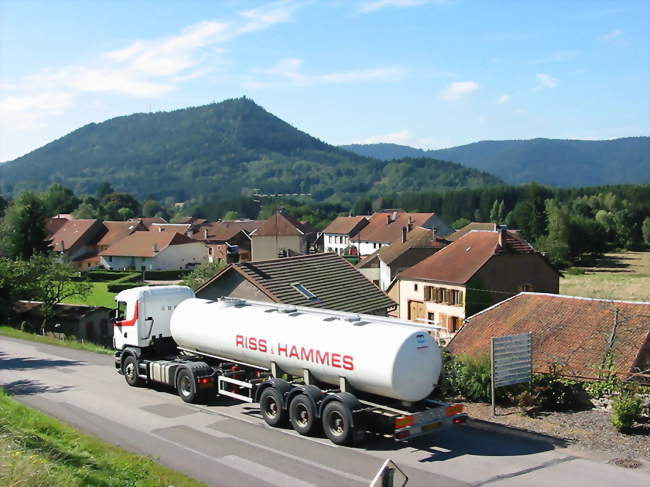 Camion-citerne descendant du col du Hantz - Belval (88210) - Vosges