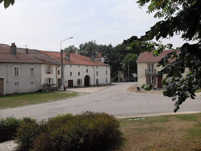 La place Jeanne d'Arc - Boulaincourt (88500) - Vosges