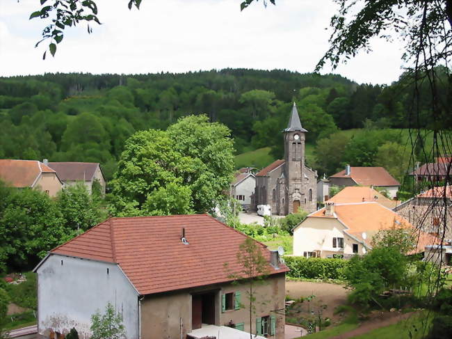 Le village, l'église - Châtas (88210) - Vosges